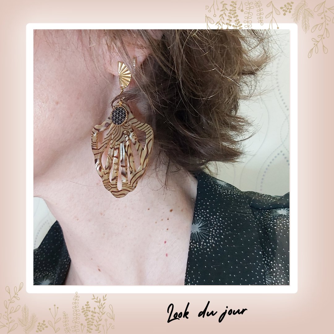 Look du jour  💖

💌⁣ ⁣⁣⁣⁣⁣E-shop lydee-deco.com/shop
reateurs.com/lydee-deco-_l_…

#artdeco #bijoucréateur #resinjewellery #bohemejewelry #handmadejewelry #madewithlove #bouclescoquillage #mothergift #resinjewelry #artnouveau #lookdujour #eshopboheme