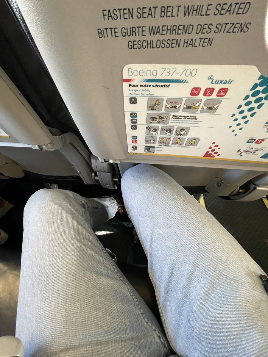 euroblueIT's tweet photo. Prima volta che volo con LuxAir, non sapevo fosse peggio di ryanair https://t.co/TivCtr28XY
