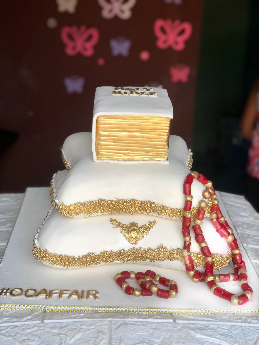 HAPPY NEW WEEK TWEETHEARTS😘❤️ For #OOAFFAIRS🥳 Happy Married Life My Very Beautiful couple🎉A Blessed Marriage God’s Name🙏 NEED A CAKE IN LAGOS? Kindly send a DM to Place your order or WhatsApp-07019904593 📍:ikorodu We Deliver Within Lagos✅ Please RETWEET and PATRONIZE🙏