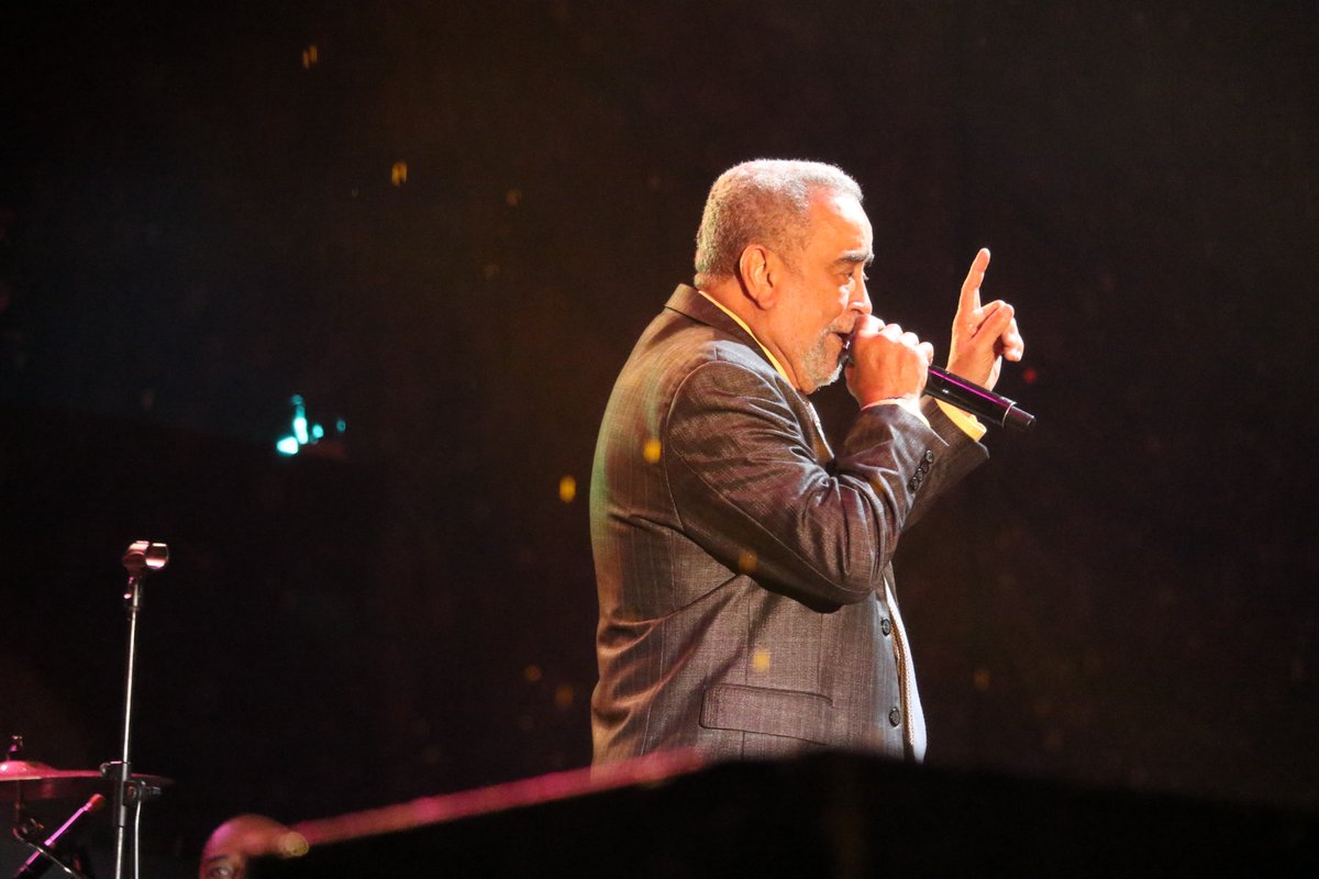 LaudEstereo's tweet photo. ¡Se prendió la fiesta en la Plaza de Bolívar! 🎇🎷🎤🇨🇴🇵🇷 Con humildad y diversión cerró con broche de oro el Festival #SalsaAlParque2022 uno de los grandes representantes del movimiento salsero @AndyMontanezPR_ #SalsaAlParqueConLAUD https://t.co/K7xJ1sDVpp