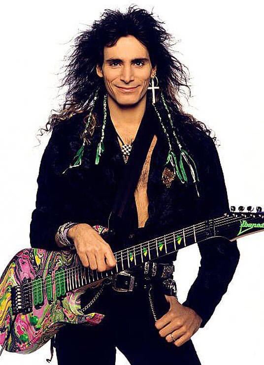 Happy birthday STEVE VAI!
(June 6, 1960) 