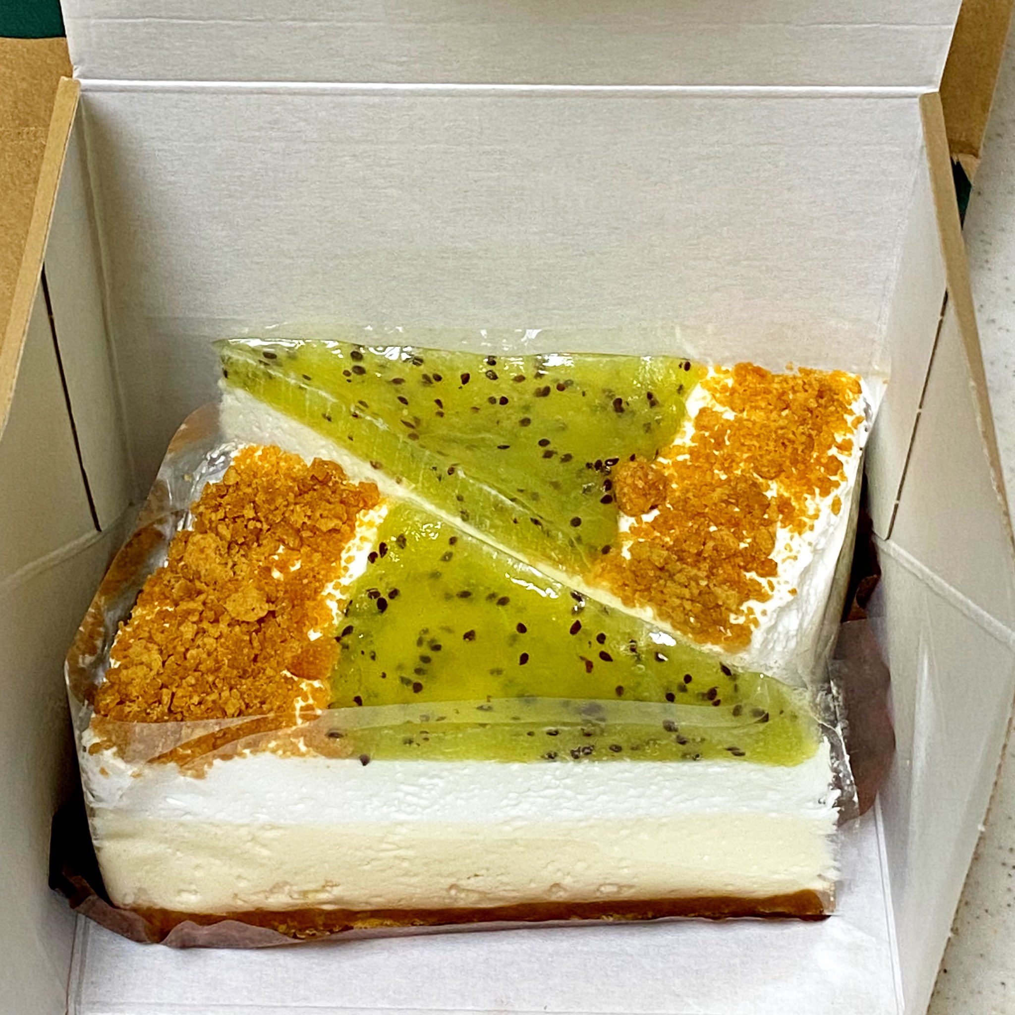 たぴちゃん そうそう そういえばスタバでお持ち帰りしたメロンの他にキウイのチーズケーキを買ってきたんだけど すぐ食べちゃった これがまた猛烈に美味しかった また食べたいなー T Co 0ven1ohzue Twitter たぴちゃん そうそう そういえばスタバでお持ち帰りしたメロンの他にキウイのチーズケーキを買ってきたんだけど すぐ食べちゃった これがまた猛烈に美味しかった また食べたいなー T Co 0ven1ohzue Twitter
