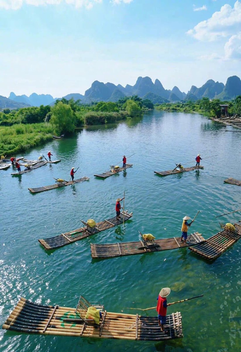 ExpatsHoliday's tweet photo. Bamboo rafting along the Yulong River is something you must try during your Guilin trip. #china #guilin #travel #mountains https://t.co/77ijqCzThP