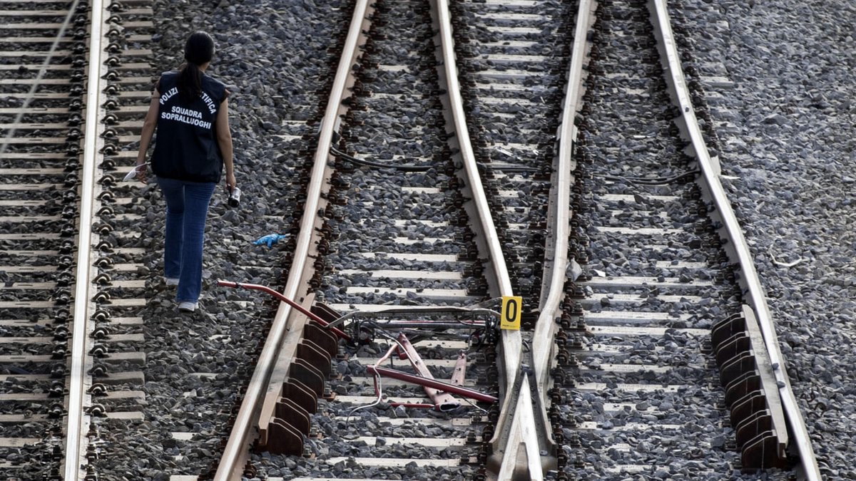 romatoday's tweet photo. Treni nel caos fino a mercoledì dopo l'#incidenteroma in galleria: tutte le modifiche e i ritardi https://t.co/unFSQHhQ2w https://t.co/Llo4OurJpl