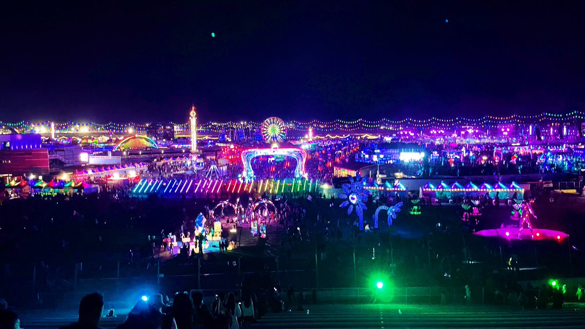 ericsood2's tweet photo. under the electric sky at @EDC_LasVegas https://t.co/8irZv7Hp0u