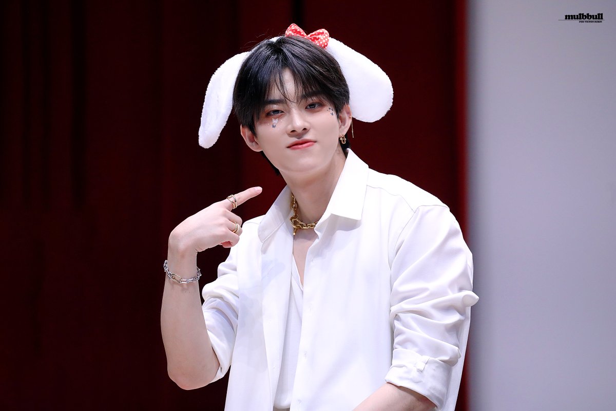 mulbbull's tweet photo. 220604 뮤직코리아 대면 팬싸 HQ

세상에 소리질러 I love you
널 사랑한다고

#빅톤  #VICTON #Stupid_Oclock
#정수빈 #JUNGSUBIN #수빈 #SUBIN https://t.co/FERY9K1TXp