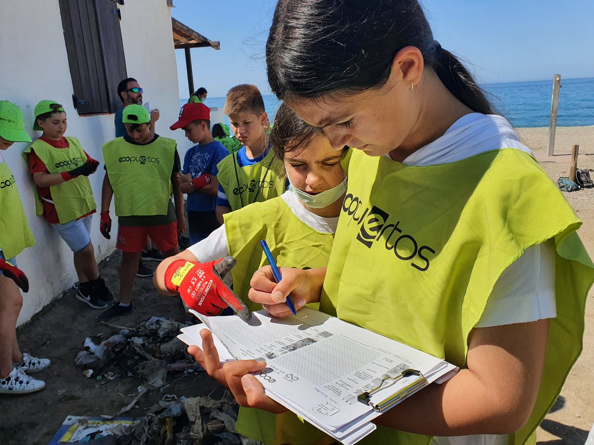 ecopuertos's tweet photo. Jornada intensiva con el centro CEIP PIO XII (Torrenueva) donde llevamos a cabo las charlas y formación previa a la salida de #ApadrinamientoDePlayas y el muestreo, donde la gran mayoría de los residuos encontrados eran plásticos agrícolas y envases @ecoembes #ProyectoLIBERA https://t.co/1MY6dmOkBA