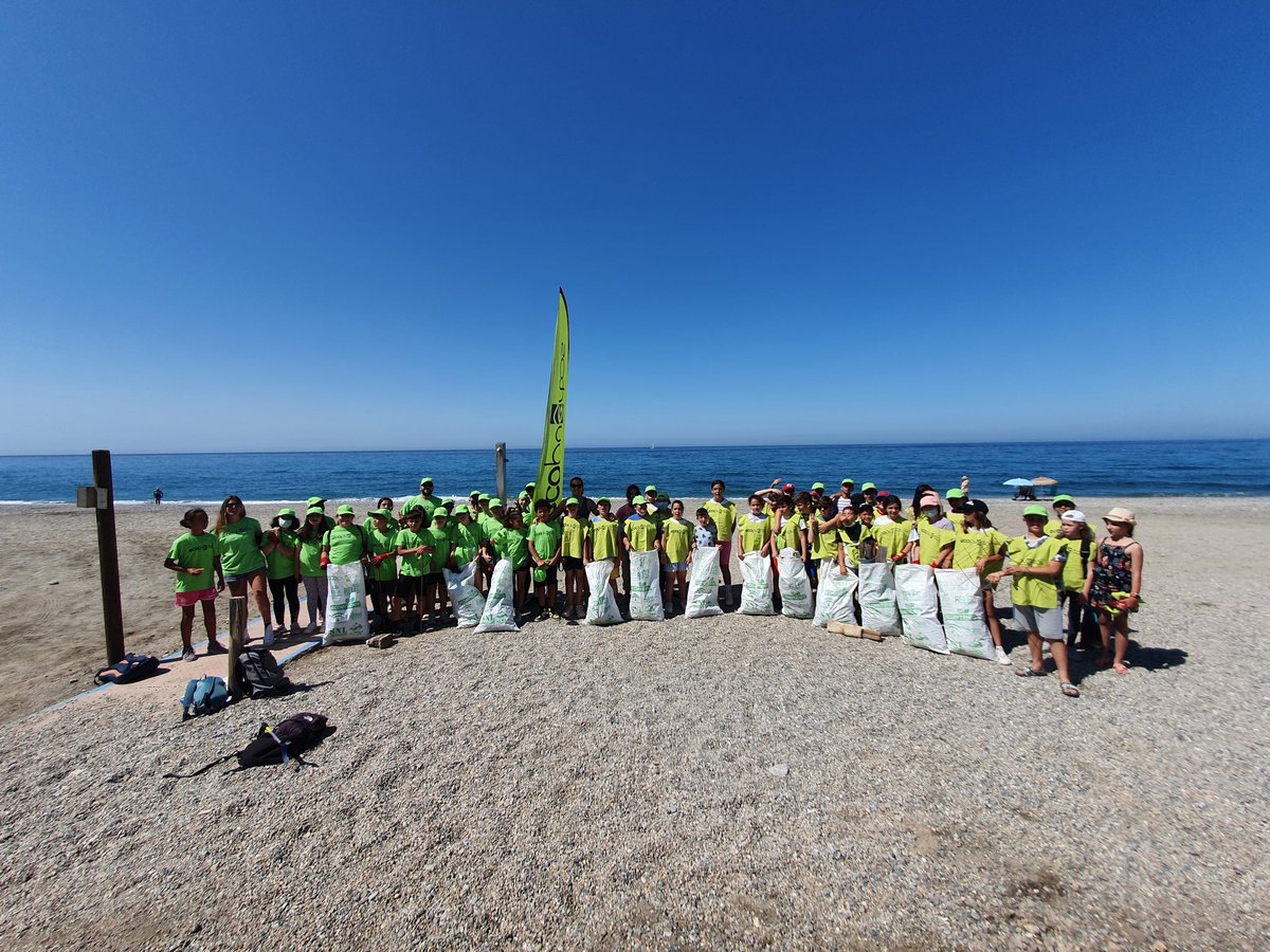 Jornada intensiva con el centro CEIP PIO XII (Torrenueva) donde llevamos a cabo las charlas y formación previa a la salida de #ApadrinamientoDePlayas y el muestreo, donde la gran mayoría de los residuos encontrados eran plásticos agrícolas y envases <a href="/ecoembes/">Ecoembes</a> #ProyectoLIBERA