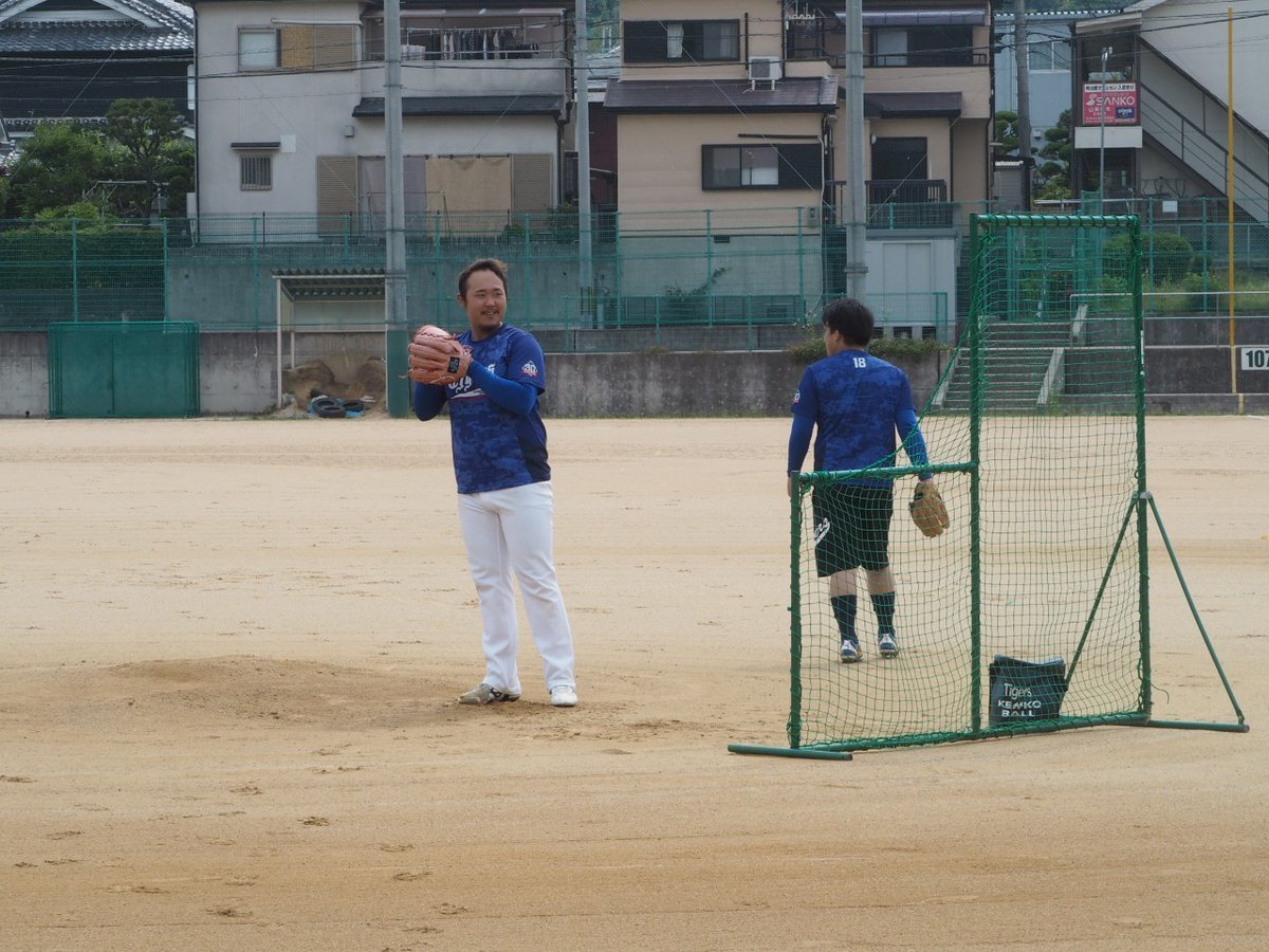 tigers_1988's tweet photo. 6/5(日)練習

会長杯でしたが相手チーム棄権の為、急遽打撃練習！！

たまには練習もするんです。(年に1、2回。笑)

#斑鳩タイガース
#珍しい練習
#これが午後からの試合に生きるとは
#tigers
#since1988 https://t.co/sEqrYhJVyJ