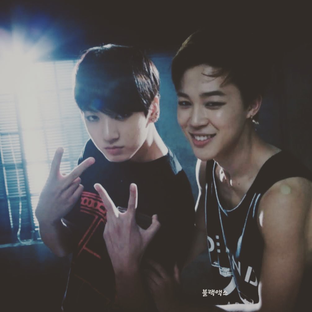 EARMYKOOKMIN's tweet photo. Mingukkie pequeñin es una de las cositas mas tiernas del mundo 😍

#JKyJMEspososDelAño
#Mingkookforever
#Mingkookisreal
#Mingkuka
#VivaElMinguk 
#MingukaDePorVida
#MingukMasRealQueYo https://t.co/ql6cp7NiJ4
