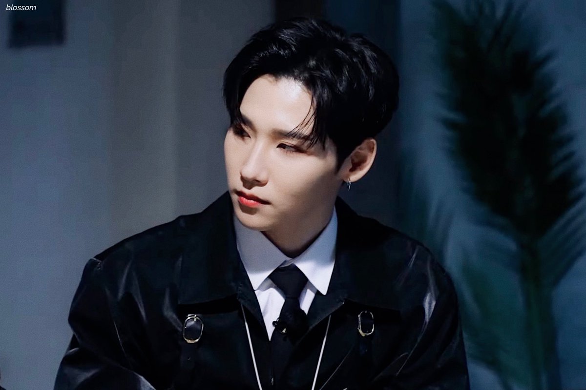 BLOSSOM971015's tweet photo. 🕵🏻📼

#전웅 #JEONWOONG #AB6IX https://t.co/JYczmkRXaP