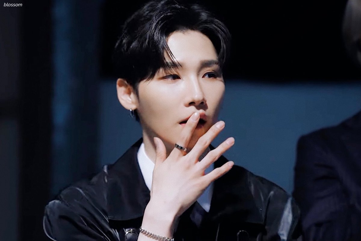 BLOSSOM971015's tweet photo. 🕵🏻📼

#전웅 #JEONWOONG #AB6IX https://t.co/JYczmkRXaP