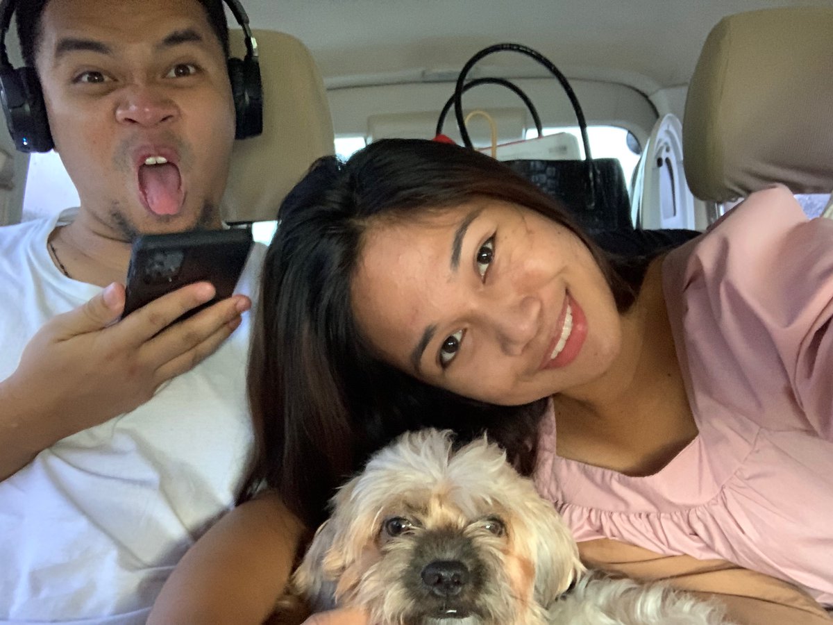 sheenanigans22's tweet photo. mi babies dropped me off 🐶🥰 https://t.co/yAJOp3lyQ4