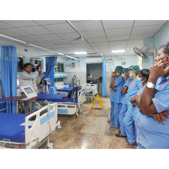 vTitan_Corp's tweet photo. Nurses exploring the features in Accuflow Drip Monitor application. Visuals from Accuflow Drip Monitor Training. #vTitan #IVDripMonitor #IVInfusionMonitor #WirelessDripMonitor https://t.co/GjWK01j1mq