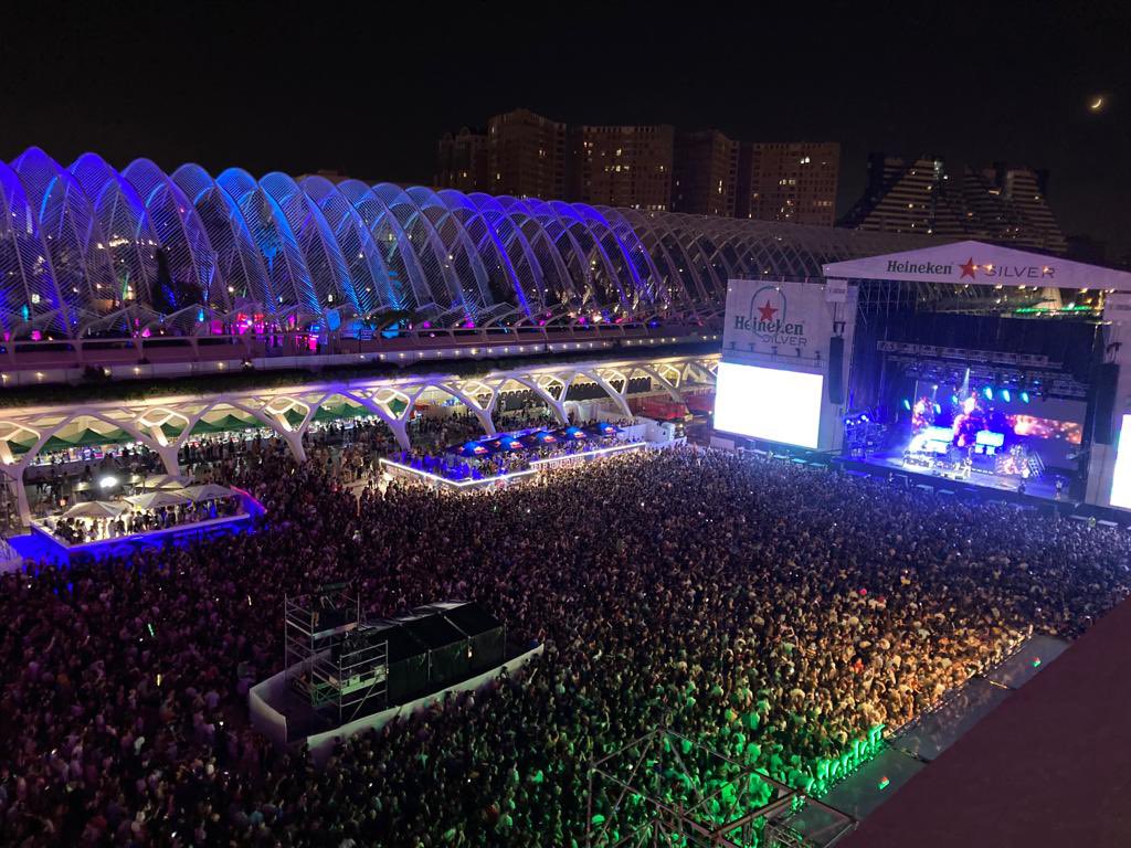 Amaneció lunes pero nosotros vamos a seguir un ratito más en el fin de semana.

¡Buenos días! 

#loveoflesbian #VEHN #VEHN_Int_Tour