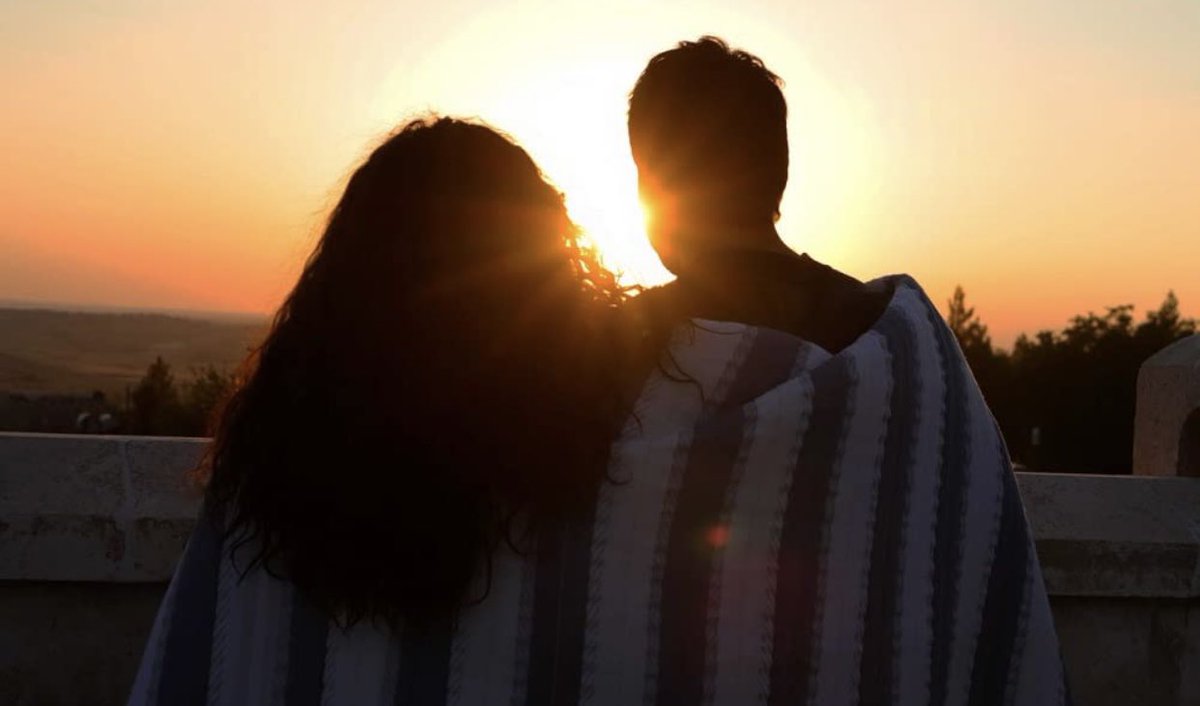reymir_fan's tweet photo. Good Morning 🌞Sweet friends,#Hercai #Hercaifandom 
In a world 🌎with so much hatred, 😤everyone should be allowed to love. 😍
Let go of judgement
We need more love 💝in the world and it starts with you &amp; meToday belongs to you, enjoy it and spread a little love 💕 #ReyMir🌏💝🌞 https://t.co/wZurSIcvFK