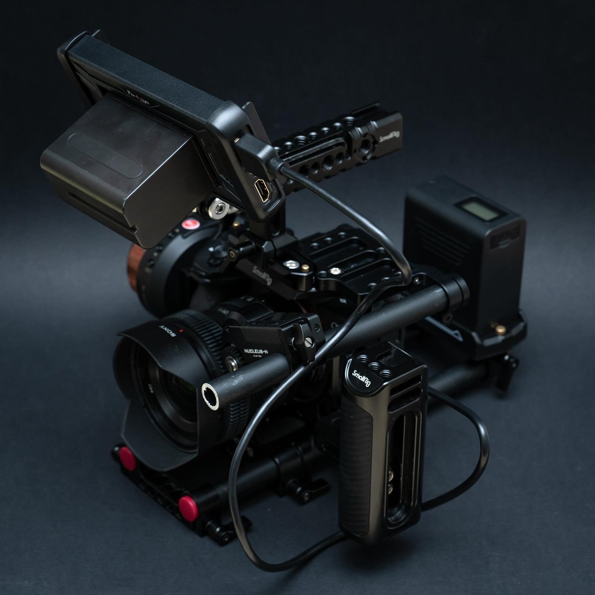 Jacob1_Portkeys's tweet image. The camera is our best tool for recording the world and the PT5 is the perfect accessory for this tool. Abandon the traditional complex operation interface. PT5 has a new UI, touch screen control, and focus control.