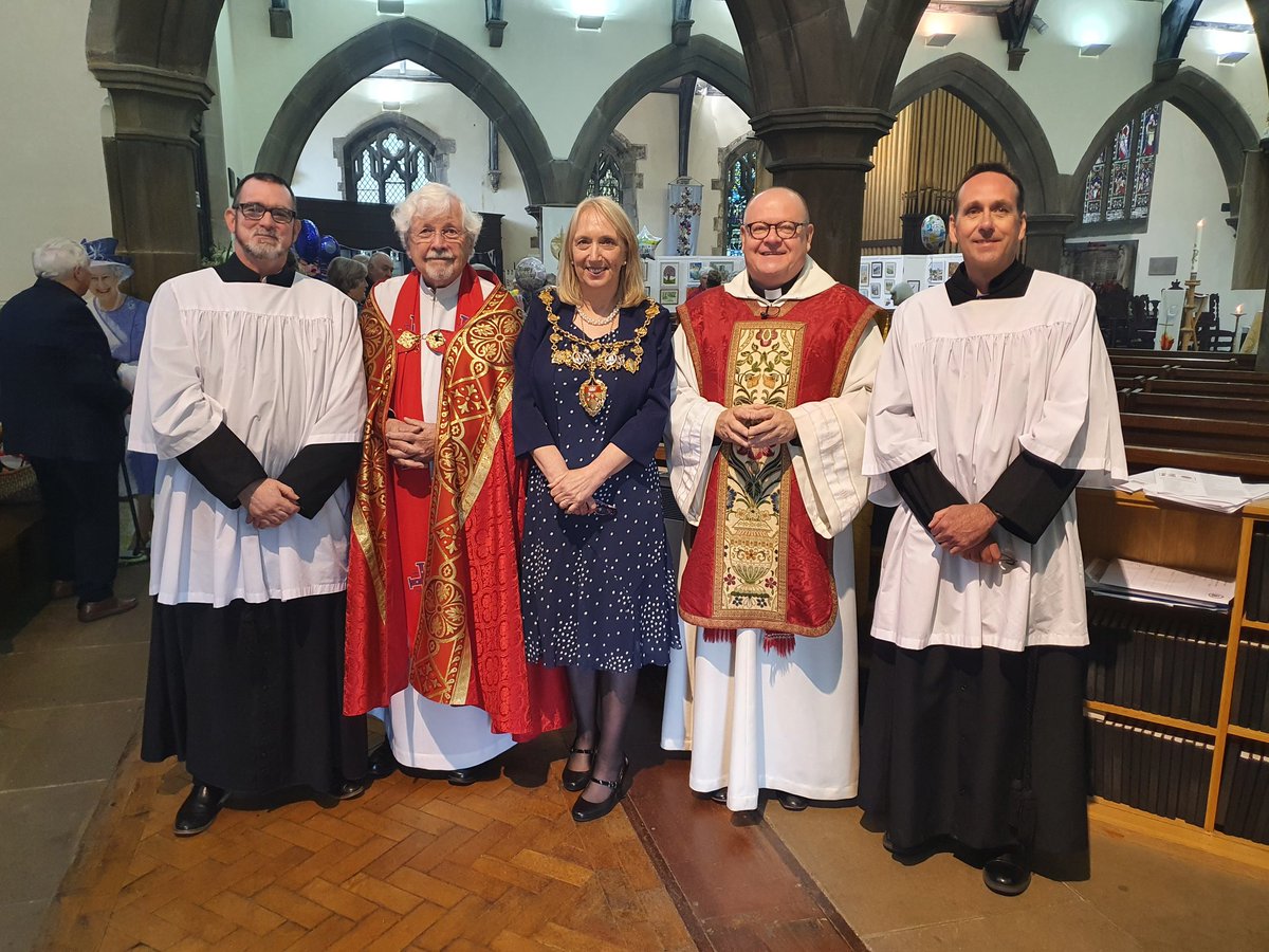 A truly marvellous celebration of a Platinum Pentecost yesterday. Good to have our Mayor <a href="/ChorleySouth/">Cllr Julia Berry</a> with us. And we wished <a href="/_Stuart_L/">Rev Stu</a> well as his contrasting placement at @LaurenceChorley draws to a close. <a href="/cofelancs/">The CofE in Lancashire (Blackburn Diocese)</a> @BpBurnley <a href="/JillLCDuff/">Jill Duff</a>