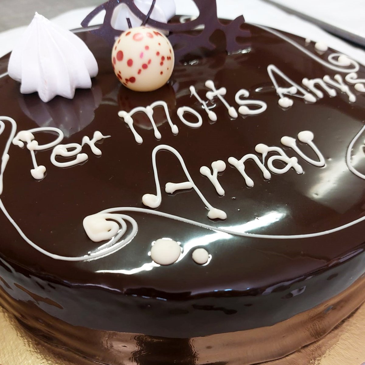 Estàs buscant un pastís d’anivesari? 🎂 A #FornPadró et preparem el millor pastís perquè ho celebris amb la teva parella, familia o amics. Per qualsevol consulta truca al 📞 93 429 34 97. #NouBarris #Barcelona