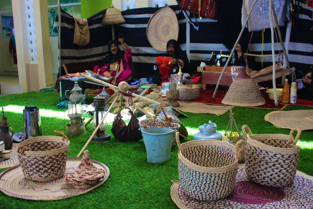 جانب من تكريم مديرة المدرسة الاستاذة/عائشة آل عبدالسلام لعضوات جمعية المرأة العُمانية بولاية لوى لدورهن الفعّال ومشاركتهن في القرية التراثية التي تم إقامتها في يوم تكريم المجيديين ✨

#فعاليات_تعليمية_شمال_الباطنة 
#مدارسنا_آمنة