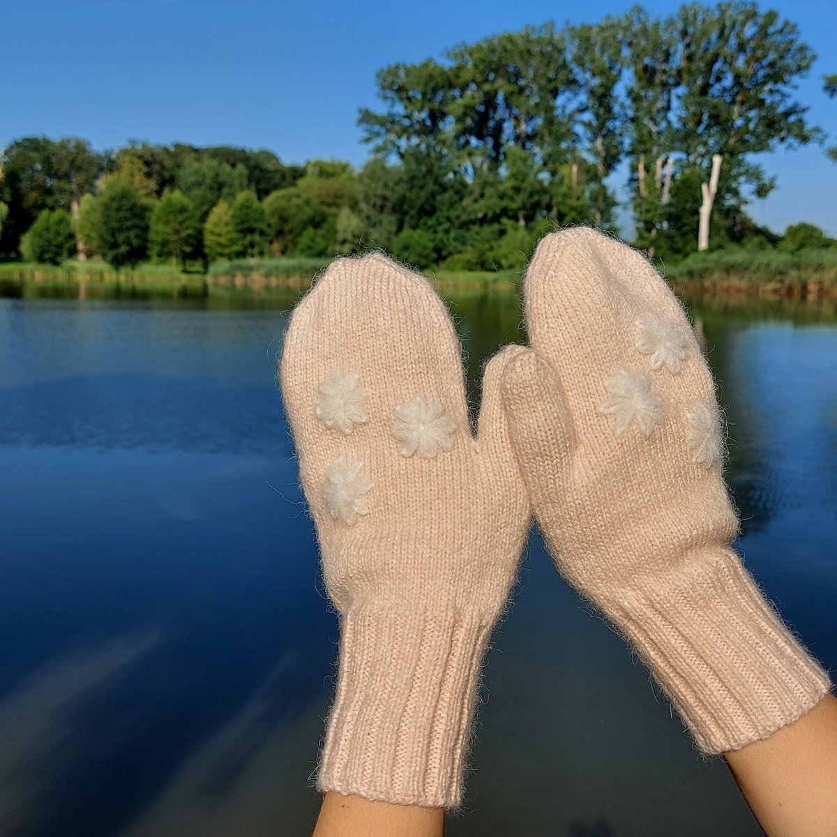 ClothingKnit's tweet photo. Excited to share the latest addition to my #etsy shop: Pink Alpaca mittens Recycled sweater mittens Warm Winter Mittens Women chunky mittens Embroidered Gloves Winter Alpaca Gloves Arm warmers https://t.co/7o7zwXQWsp #anniversary #christmas #white #minimalist #pinkalpa https://t.co/QmfbmRH6zL