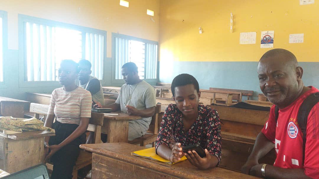 SosupGabon's tweet photo. 📸|

Pas de jours fériés pour les Conseillers d’Orientation psychologues et les équipes du SOSUP ici à pied d’œuvre au Lycée Richard NGUEMA BEKALE D’OYEM. 

🔹Entretien avec avec les élèves 
🔹Exercices pratiques d’ouverture de compte sur la plateforme #SYGOR

#gabon #sosup https://t.co/7ZWjNztVBz