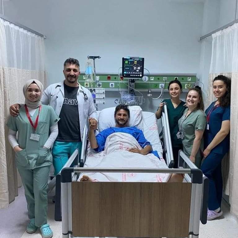 baytugi's tweet photo. Geçmiş olsun kral acil şifalar diliyorum @celilo55 https://t.co/z7gffzHohj