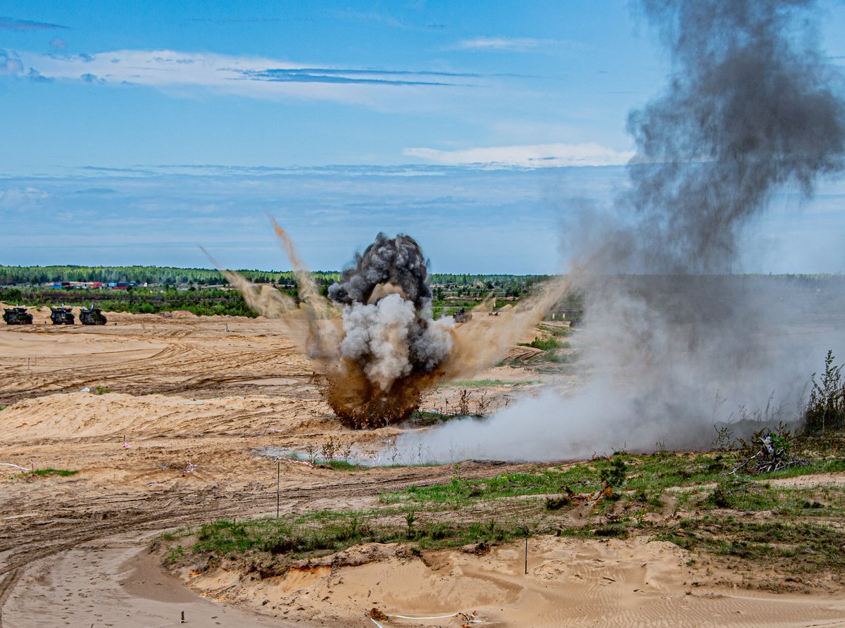 SpainNATO's tweet photo. The 🇪🇸 Army @EjercitoTierra contingent in #NATO @eFPBGLatvia took part in ex. #SummerShield.
Led by the 🇱🇻 Army, ex. #SummerShield served to enhance joint capabilities of @NATO forces by integrating air & ground operations with indirect fire support.
📸 @EMADmde 🇪🇸 https://t.co/PLWbyUyCGU