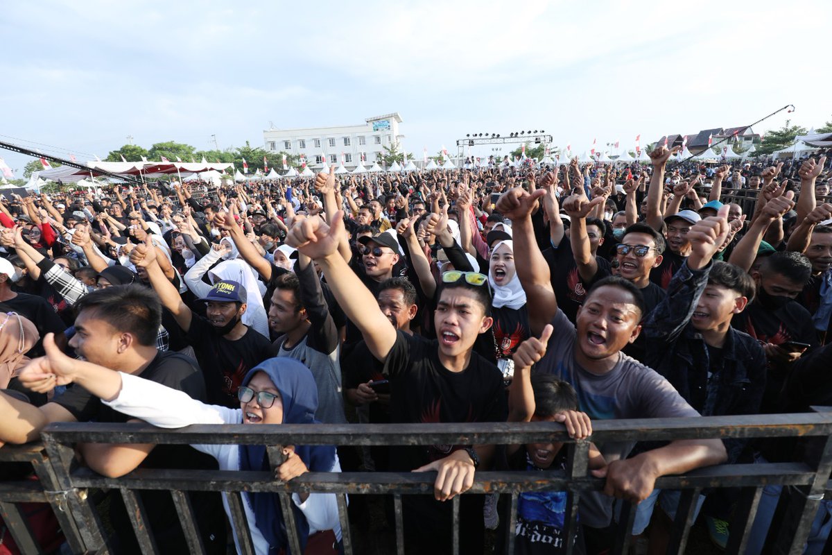 Sebanyak 30rb orang yg tergabung dalam relawan desa untuk GANJAR atau DES GANJAR.

Mereka mendeklarasikan untuk mendukung pak <a href="/ganjarpranowo/">Ganjar Pranowo</a> maju di pilpres 2024.