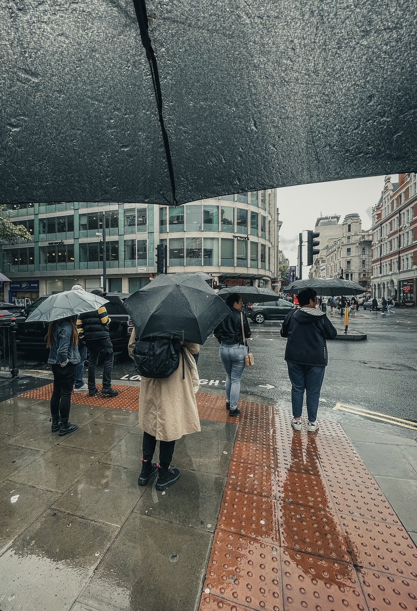 صباح الخير وبداية أسبوع موفق يارب ☔️ 
'