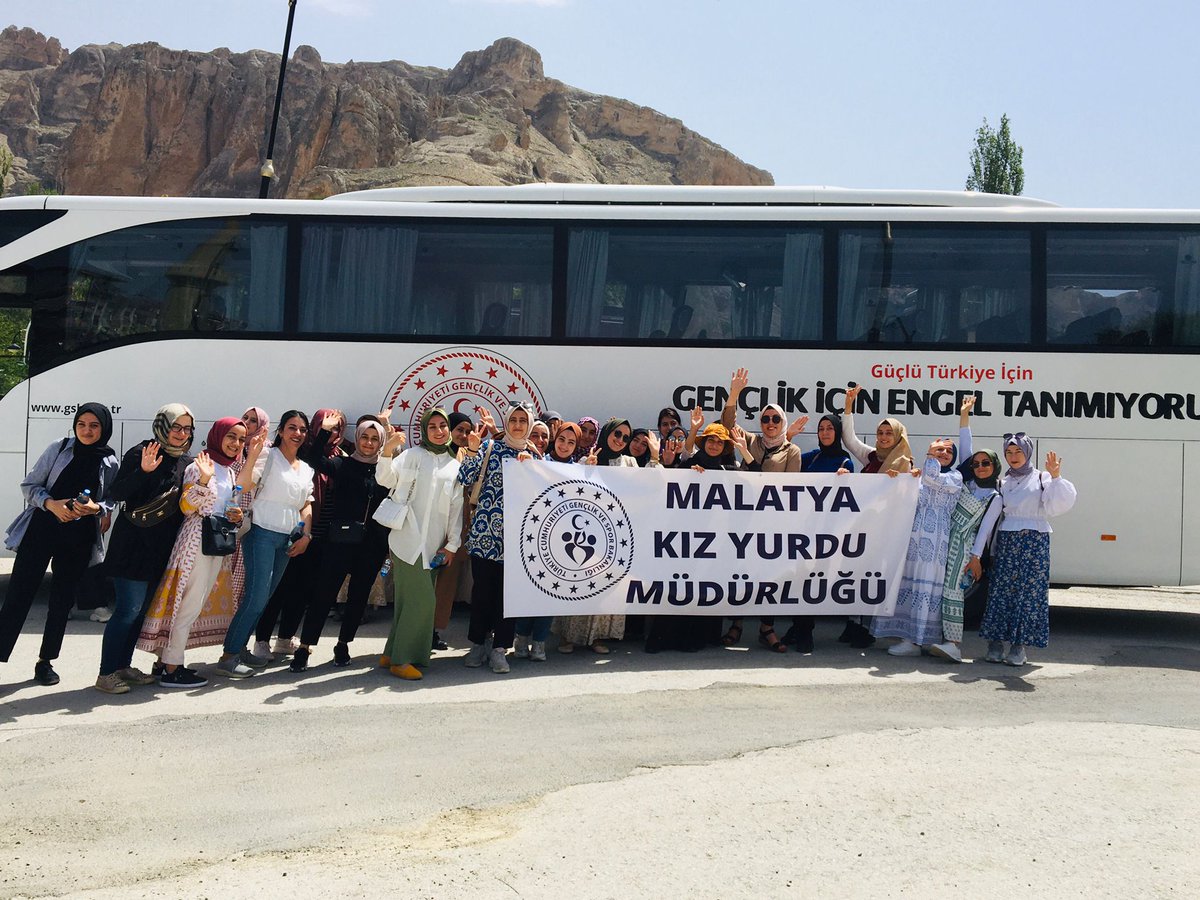 MalatyaKYGM's tweet photo. 📌 Sınav maratonu öncesinde öğrencilerimize moral amaçlı İlimizde bulunan Darende ilçesine bir gezi programı düzenledik.

📍 Malatya Kız Öğrenci Yurdu
@kasapoglu @gencliksporbak https://t.co/ReD2gv4pdT