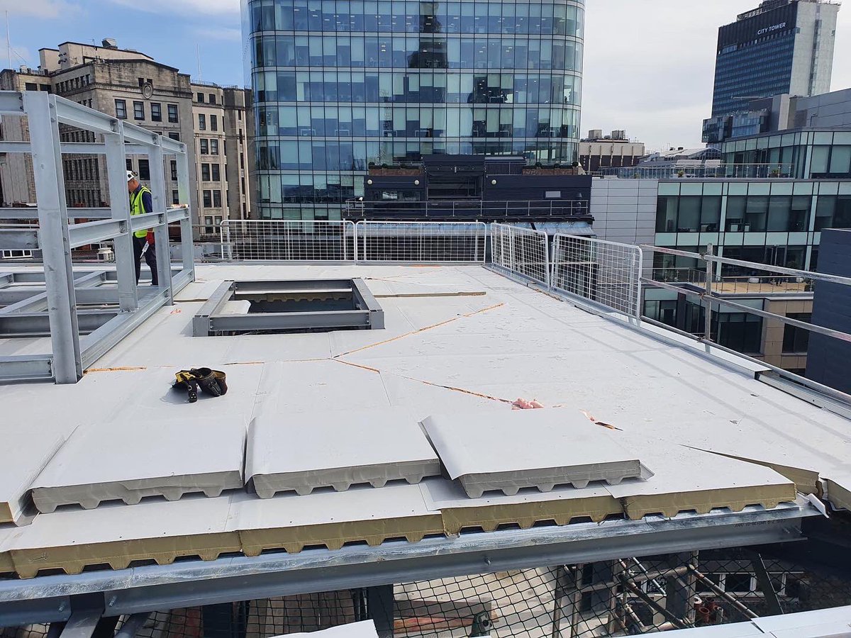 KynastonCS's tweet photo. A few progress shots from a couple of weeks ago of the Topdek Roof we are installing on a Malmaison in Manchester
#manchester #malmaison #kingspan #topdek #trocal #roofing #roofingcontractor https://t.co/JOEEEKkYze