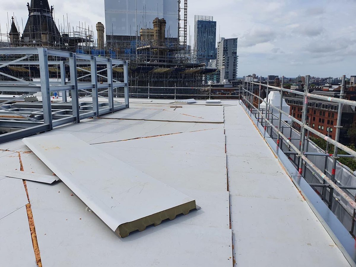 KynastonCS's tweet photo. A few progress shots from a couple of weeks ago of the Topdek Roof we are installing on a Malmaison in Manchester
#manchester #malmaison #kingspan #topdek #trocal #roofing #roofingcontractor https://t.co/JOEEEKkYze