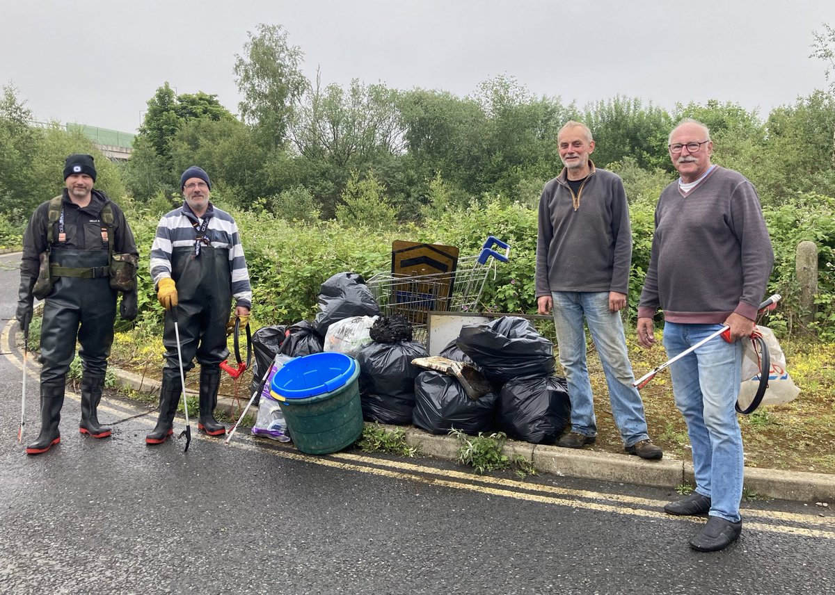 Out with the @PickerelProject yesterday. We were depleted & cancelled our invertebrate survey, but had 8 attend our clean-up. Stats logged for @River_Care inc 196 cans separated for local church. @KeepBritainTidy @StowmarketTC @MidSuffolk #anglersagainstlitter #greensockmovement