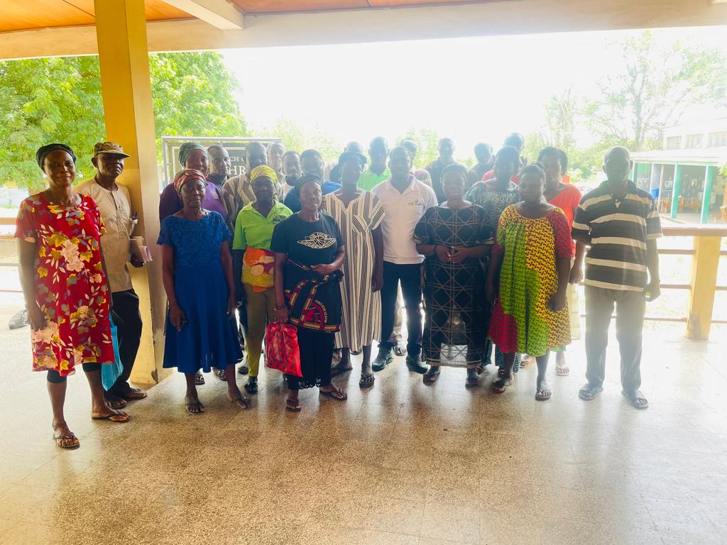 NewageAgric's tweet photo. Our #NserewaRice project currently supports about 300 farmers, majority women, who are currently working on 1200 acres in Asutuare, Weta, Kpoglo and Golokuati
Read more >>> https://t.co/mweQkMzNPL
#Nserewa #WeComm #ChiGaba https://t.co/qheLLBt4Do