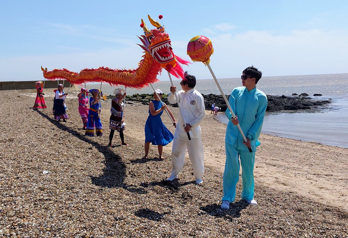 essex_cdp's tweet photo. We hope you enjoyed the #Jubilee! Here are some pics at Colchester Chinese Culture Society’s Bhaji on the Beach #Jaywick celebrating with food, demos and workshops with Bangladeshi and Chinese communities. Thank you @ace_southeast Jubilee Fund @Essex_CF (&amp; @itvanglia for filming) https://t.co/gXHTn3WDjr