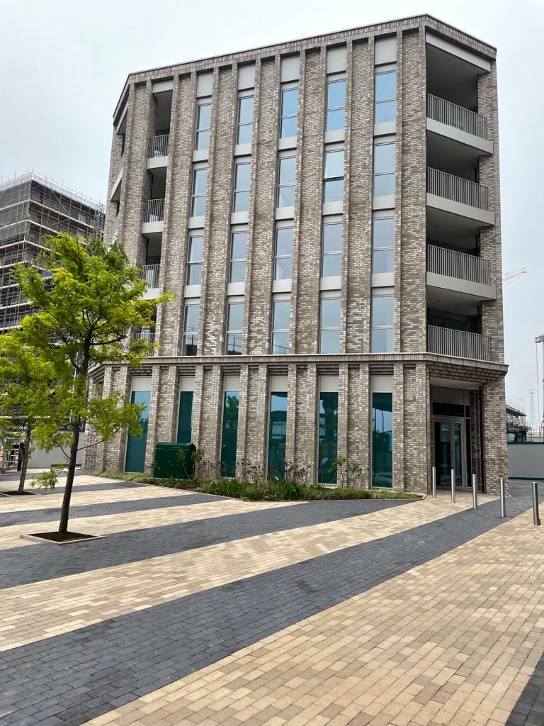 First completion photo's of the first units at the new Gallions Place. Delivered by Vistry Partnerships London in a joint venture with Notting Hill Genesis to provide 241 mixed tenure new homes at Royal Albert Wharf in London. @teamvistryp @NHGhousing @PRP_News @HuntersLondon