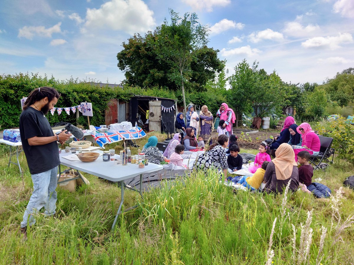 essex_cdp's tweet photo. We hope you enjoyed the #Jubilee! Here are some pics at @essex_cdp and Colchester Chinese Culture Society’s 'Arts at the Allotment' celebrating with the Bangladeshi community in #Colchester. Funded through @ace_southeast Jubilee Fund and @Essex_CF 
@cccs_uk @WomenBwae https://t.co/tTAcwODMVW