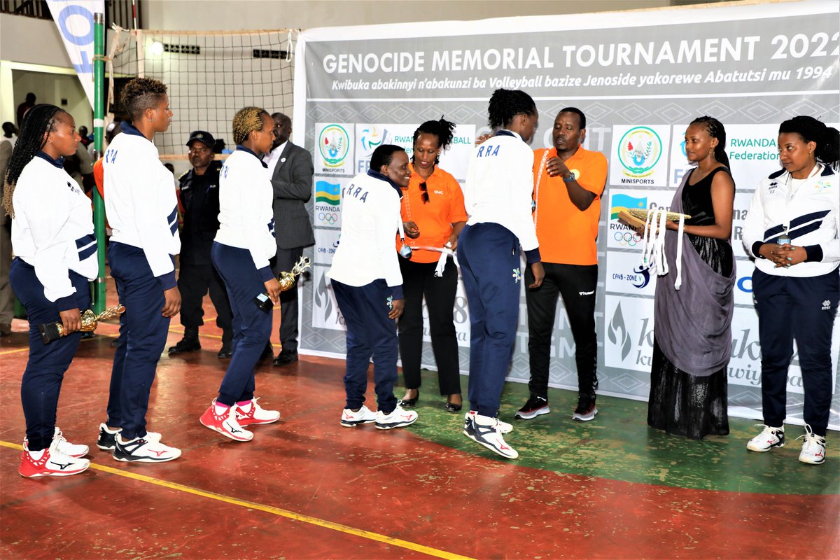 RRA_VC's tweet photo. #GMT2022 
RRA VC yitabiriye Genocide Memorial Tournament yabereye i Huye na Gisagara. RRA yatahanye umwanya wa 2 nyuma yo gutsindwa ku mukino wa nyuma set 3-2 na APR VC
RRA yahembwe imidari ya feza ndetse n'ibahasha ya 600K https://t.co/hQ0Jy9icLp