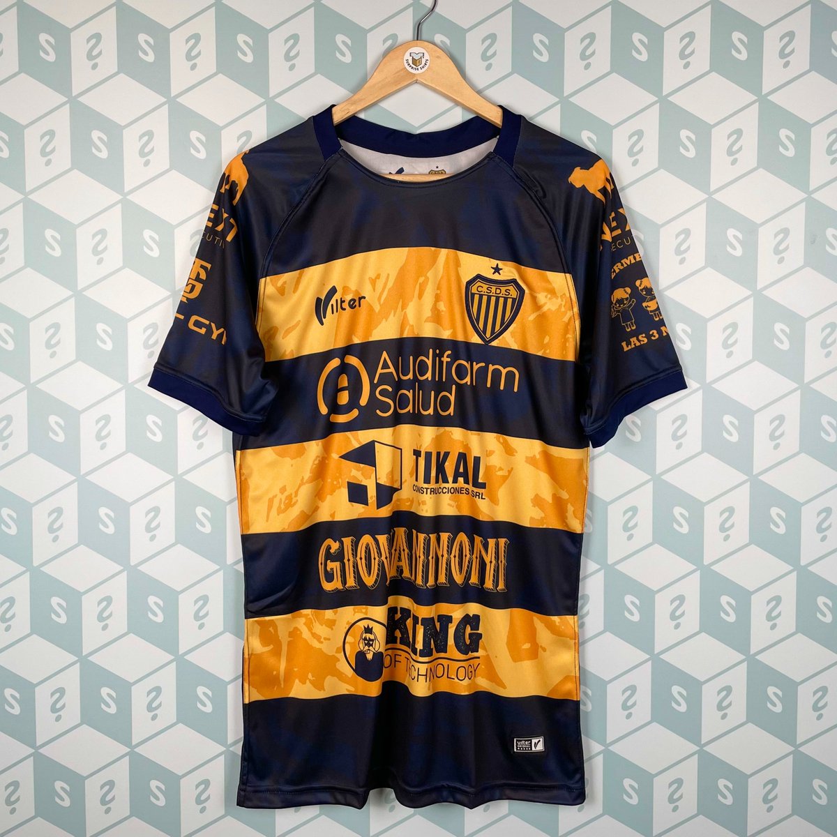 If Karim Benzema STARTS for France against Croatia tonight, we'll giveaway a surpriseshirts.co.uk Mystery Box! 🇫🇷💥

👇 How to enter
♻️ Retweet
✅ Follow us

That's it! Good luck 🔥