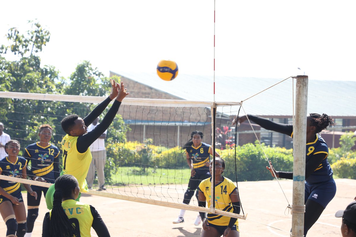 RRA_VC's tweet photo. #GMT2022 5th June 2022 in Huye at Petit Seminaire Karubanda
RRA VC 3-2 UVC
16-25, 25-15, 16-25, 25-15, 15-11 https://t.co/VdGshQ25Oz