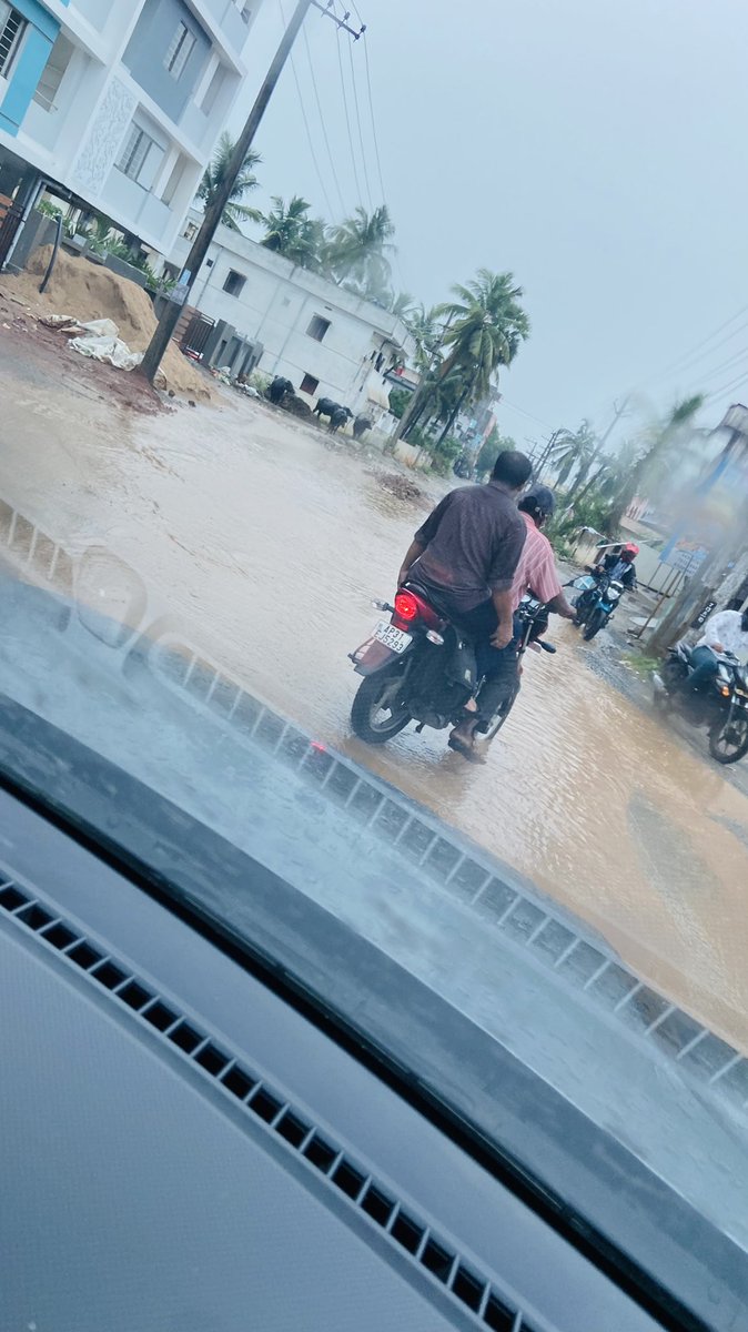 gowtham18975272's tweet photo. Raining pond @GVMC_VISAKHA  Please close this beautiful pond at the earliest otherwise in Rains it may become lake @vizagcollector @APCMO2345 https://t.co/MUUzeNp4j2