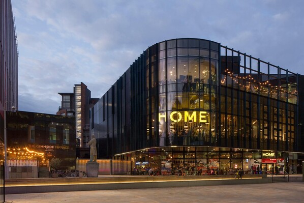 𝗦𝗽𝗼𝘁𝗹𝗶𝗴𝗵𝘁 𝗼𝗻: 𝗛𝗢𝗠𝗘 In this month's partner spotlight we catch up with Julia White, Head of Communications at @HOME_mcr, talking about their exciting plans for the summer, what’s new for 2022, and working with Marketing Manchester… 👉 marketingmanchester.com/partners/spotl…