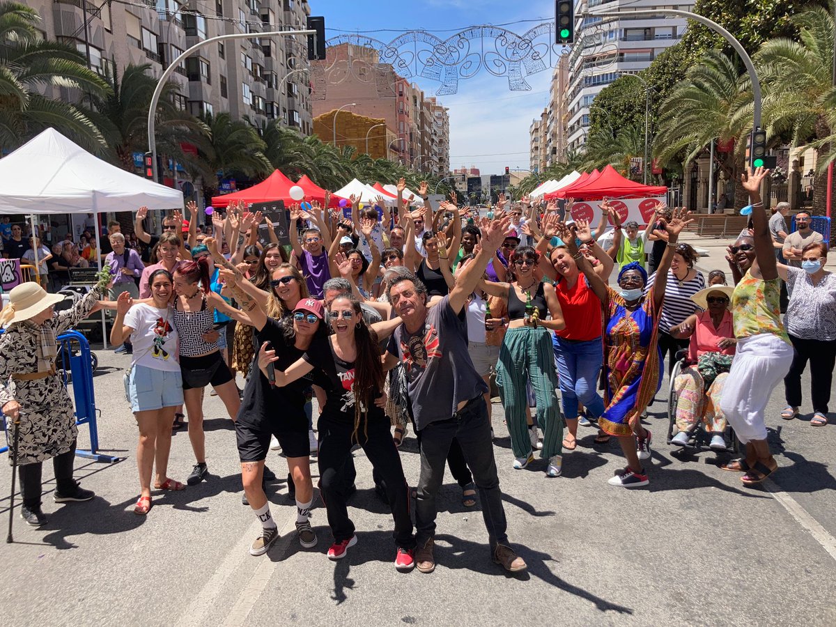 CVONGD's tweet photo. Fue una delicia compartir ayer un día de celebración del #ComercioJusto en #Alicante. Gracias a @AsociacionDanae, @lharmoniadalc, @hakuna_Tanaka, @yaike_alicante, @lidmo11 y todas las ONG que hicistéis posible la fiesta 🙏

#YoSumo #SomComerçJust Otra forma de consumir es posible https://t.co/WZEQxQlo2u