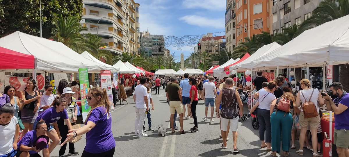 CVONGD's tweet photo. Fue una delicia compartir ayer un día de celebración del #ComercioJusto en #Alicante. Gracias a @AsociacionDanae, @lharmoniadalc, @hakuna_Tanaka, @yaike_alicante, @lidmo11 y todas las ONG que hicistéis posible la fiesta 🙏

#YoSumo #SomComerçJust Otra forma de consumir es posible https://t.co/WZEQxQlo2u
