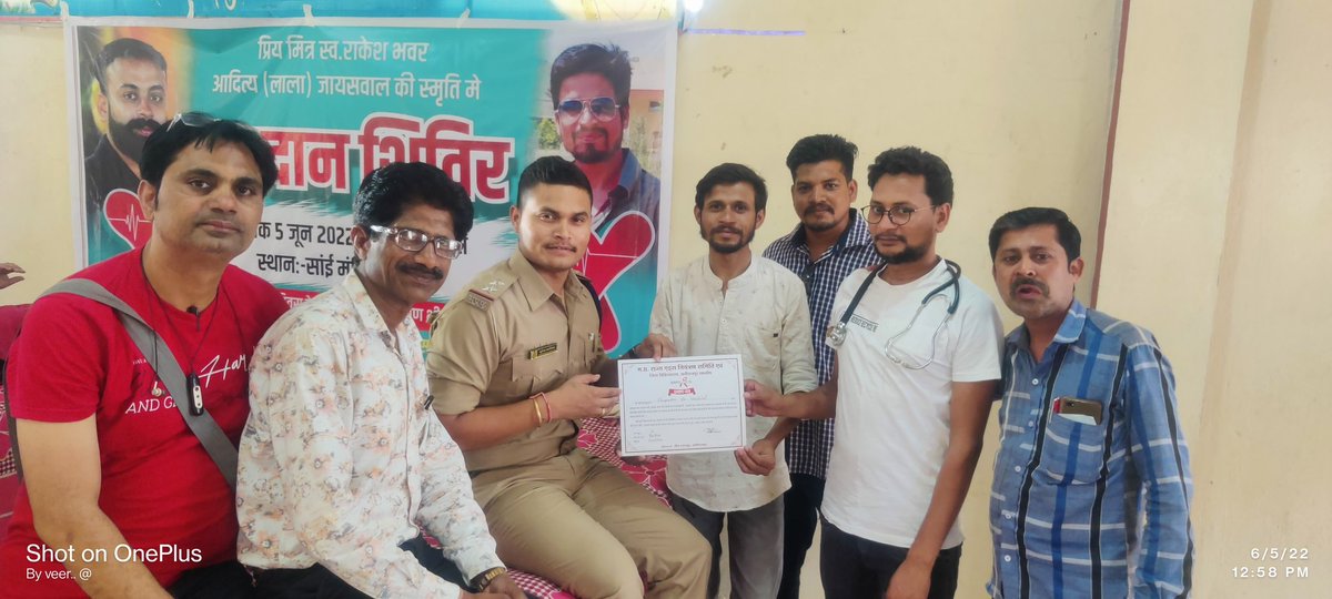 AlawaNitesh's tweet photo. 5 जून पर्यावरण दिवस को बनाया विशेष,
दोस्तों की स्मृति मे किया 42 यूनिट रक्तदान और पौधारोपण...
🌱🏹🌿
#5_june @JaysNikesh @ajay_H_kanoje @JaysShubham https://t.co/jOi9ZjDmwF