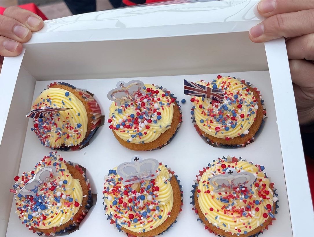 Karen (@karenbeale82) on Twitter photo Thank you <a href="/KensingtonRoyal/">The Prince and Princess of Wales</a> for our Jubilee cakes #PlatinumJubilee #Llywnfedwgardens #Cardiff #PrinceGeorge #PrincessCharlotte #PrinceLouis #PlatinumStreetparty <a href="/CarlyJ_84/">Carly Johnson</a> Thank you <a href="/KensingtonRoyal/">The Prince and Princess of Wales</a> for our Jubilee cakes #PlatinumJubilee #Llywnfedwgardens #Cardiff #PrinceGeorge #PrincessCharlotte #PrinceLouis #PlatinumStreetparty <a href="/CarlyJ_84/">Carly Johnson</a>