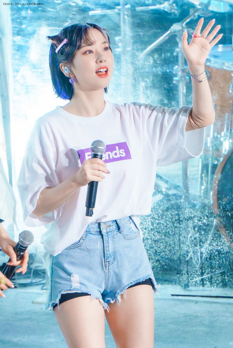 220605 #비비지 #VIVIZ #은하 

오랜만이야🐰❤️