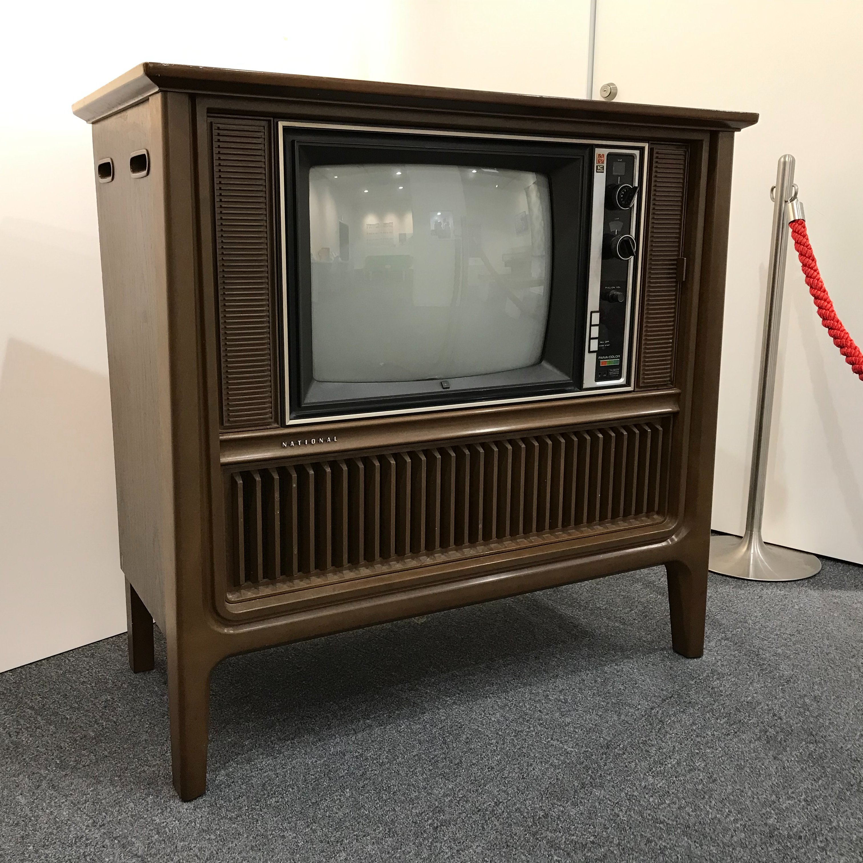 昭和レトロ】 パナソニック 家具調テレビ 覚え込ま TH-7700 20形 昭和レトロ】 パナソニック 家具調テレビ 覚え込ま TH-7700 20形