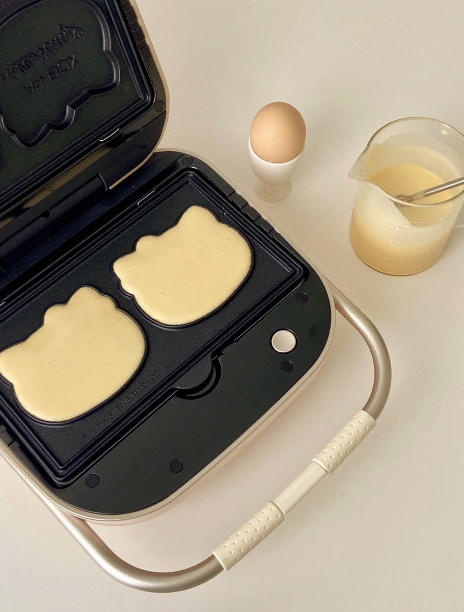 okiomy's tweet image. hello kitty pancakes